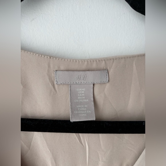 H&M Beige Sleeveless Jumpsuit Wide Leg Belted Minimalist Chic M - Picture 3 of 12